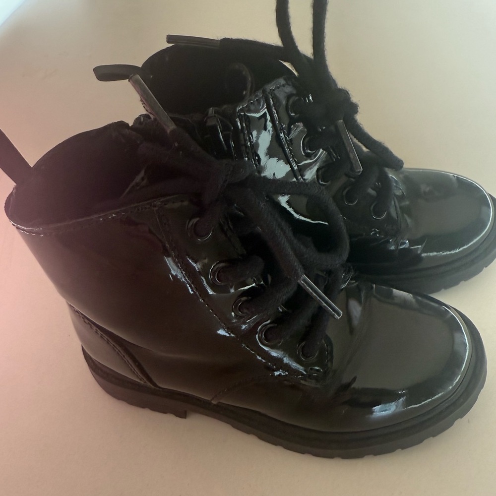 Old Navy Toddler Girls combat boots